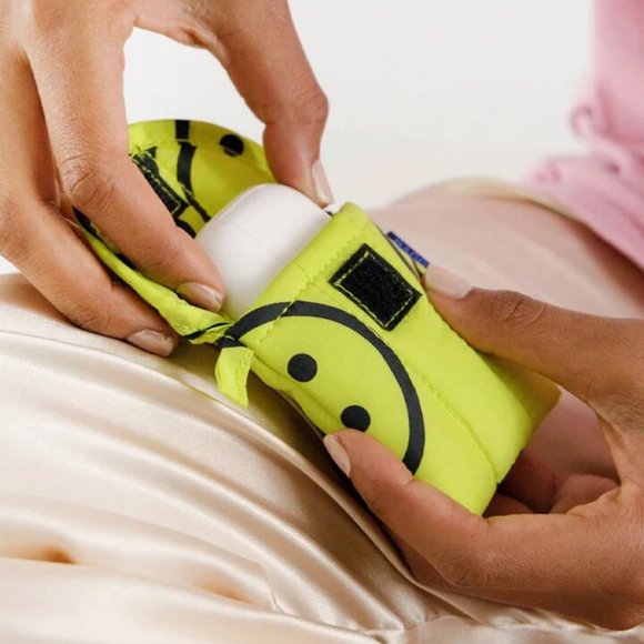 NWT BAGGU Puffy Earbuds Case - Yellow Happy - Picture 2 of 5